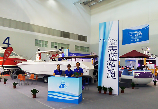 The Zhuhai Blue Waltz is performed by the well-known domestic and foreign brand 